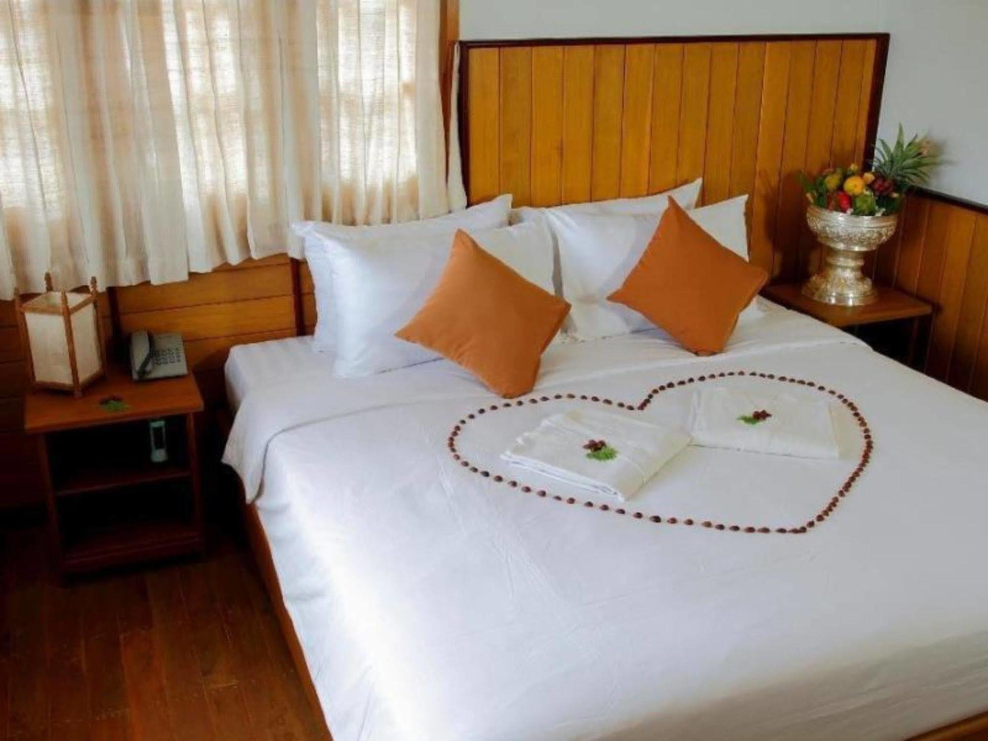 Inle Lotus Hotel Nyaung Shwe Ngoại thất bức ảnh