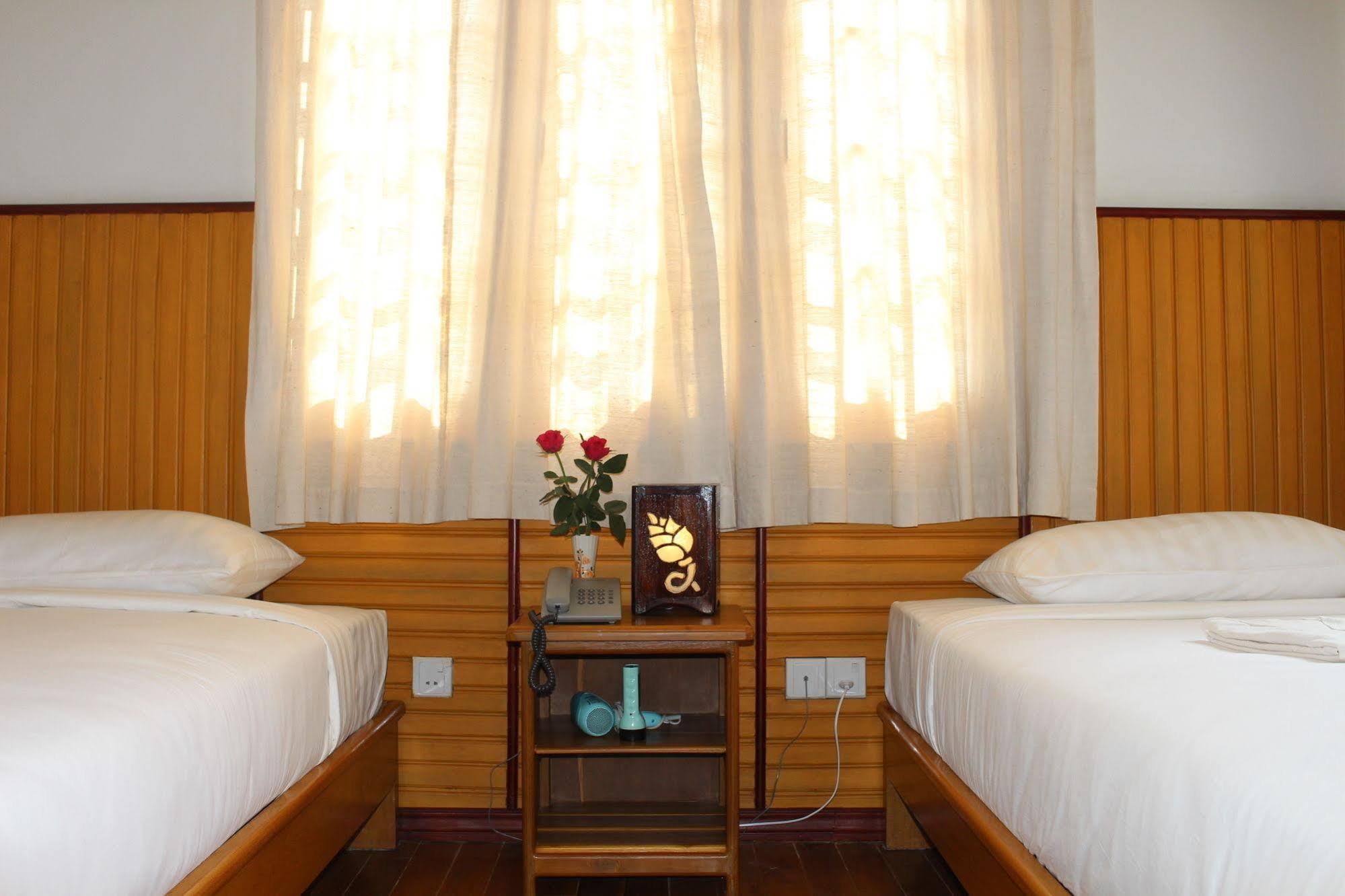 Inle Lotus Hotel Nyaung Shwe Ngoại thất bức ảnh