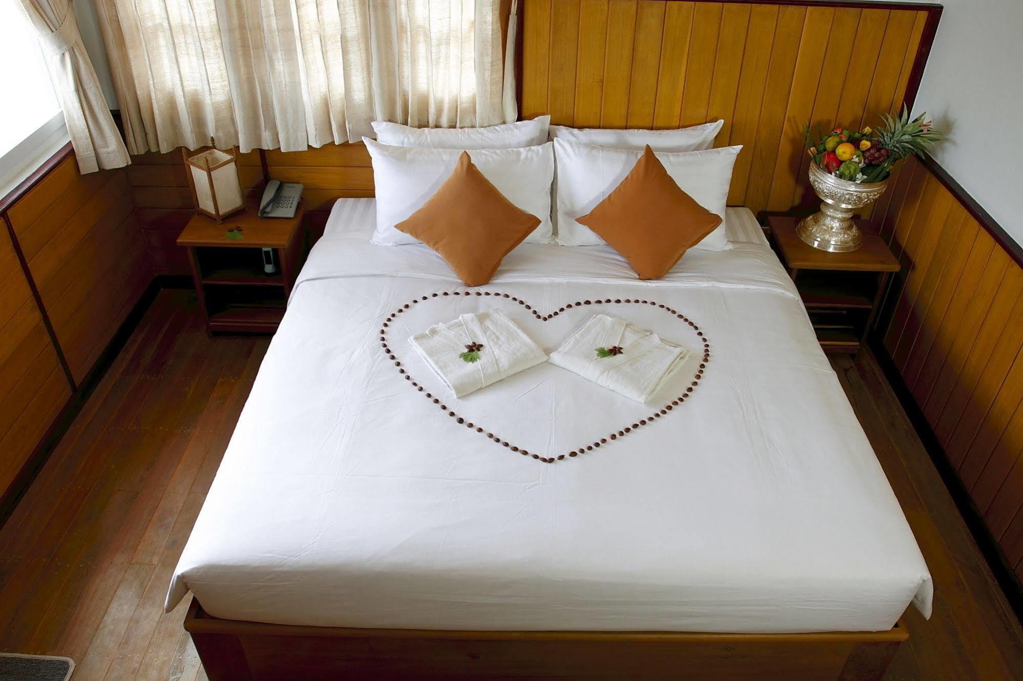 Inle Lotus Hotel Nyaung Shwe Ngoại thất bức ảnh