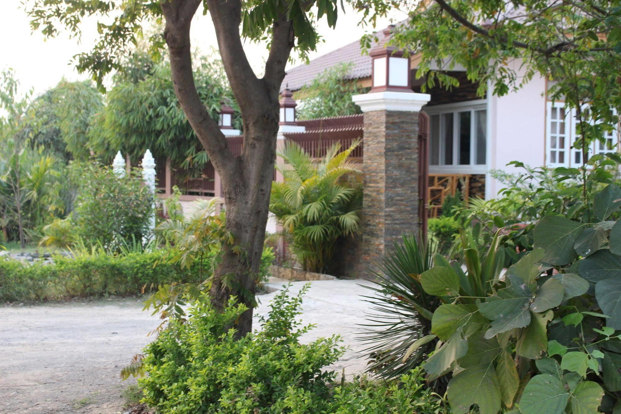 Inle Lotus Hotel Nyaung Shwe Ngoại thất bức ảnh